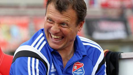 Claus Schromm lacht beim Spiel RW Erfurt v SpVgg Unterhaching  - 3. Liga