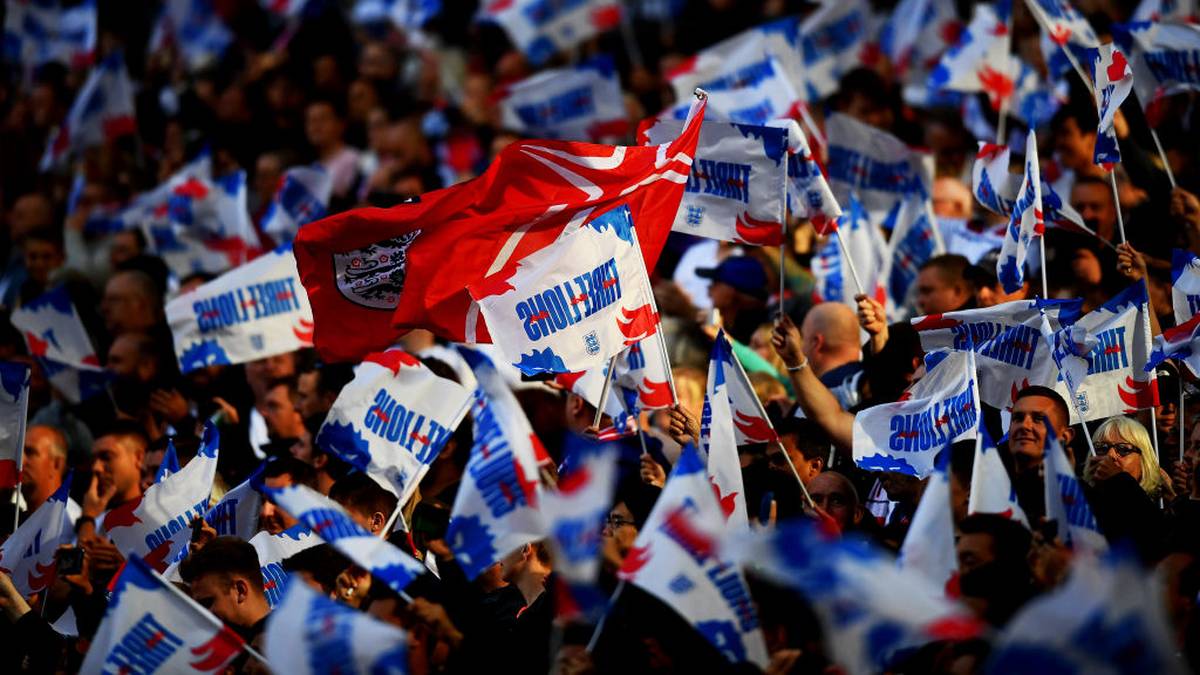 Vergleichbares gibt es auf der Insel mit dem "England Supporters Club" -der ist allerdings kostenlos und bietet ebenfalls Vorteile beim Ticketkauf. Die Heimspiele finden traditionell im Londoner Wembleystadion statt