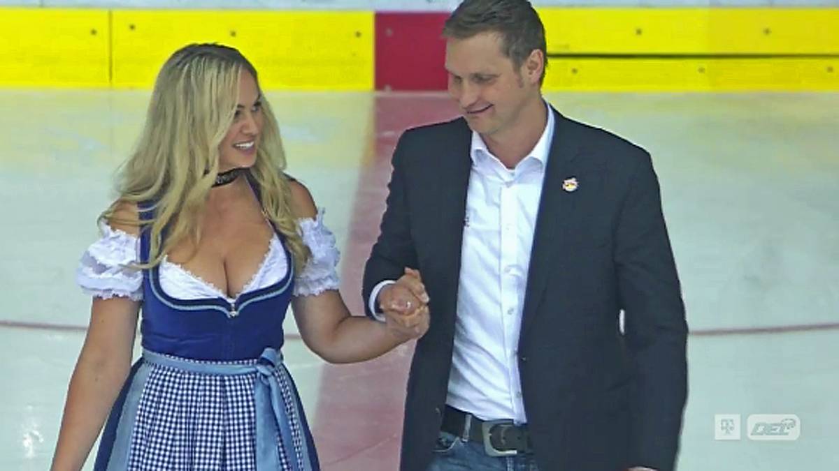 Schon vor dem ersten Bully im bayerischen Derby zwischen den Augsburger Panther und dem EHC Red Bull München wird es heiß auf dem Eis...