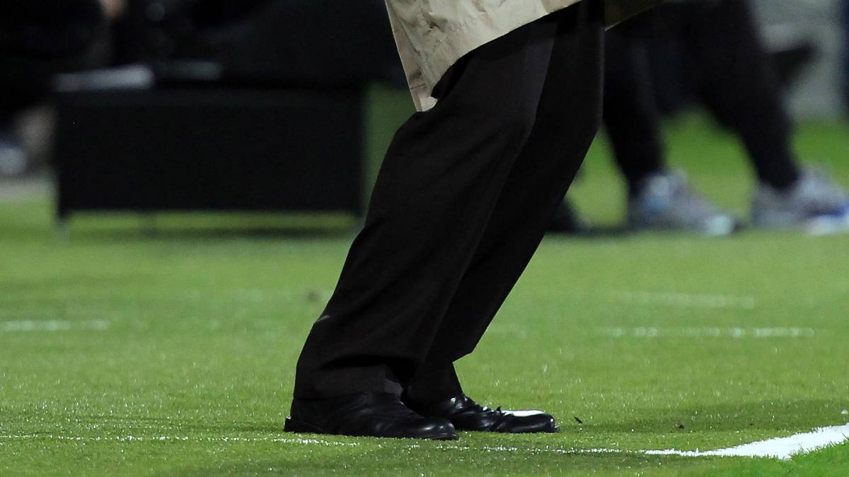 Doch es ist wie verhext: Auch unter Gross misslingt der kommende Saisonstart. Mit nur einem Sieg aus sieben Spielen ist Stuttgart Letzter. Gross muss seinen Stuhl räumen