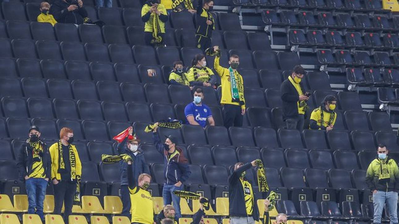 Schalke-Fan flüchtet aus BVB-Stadion
