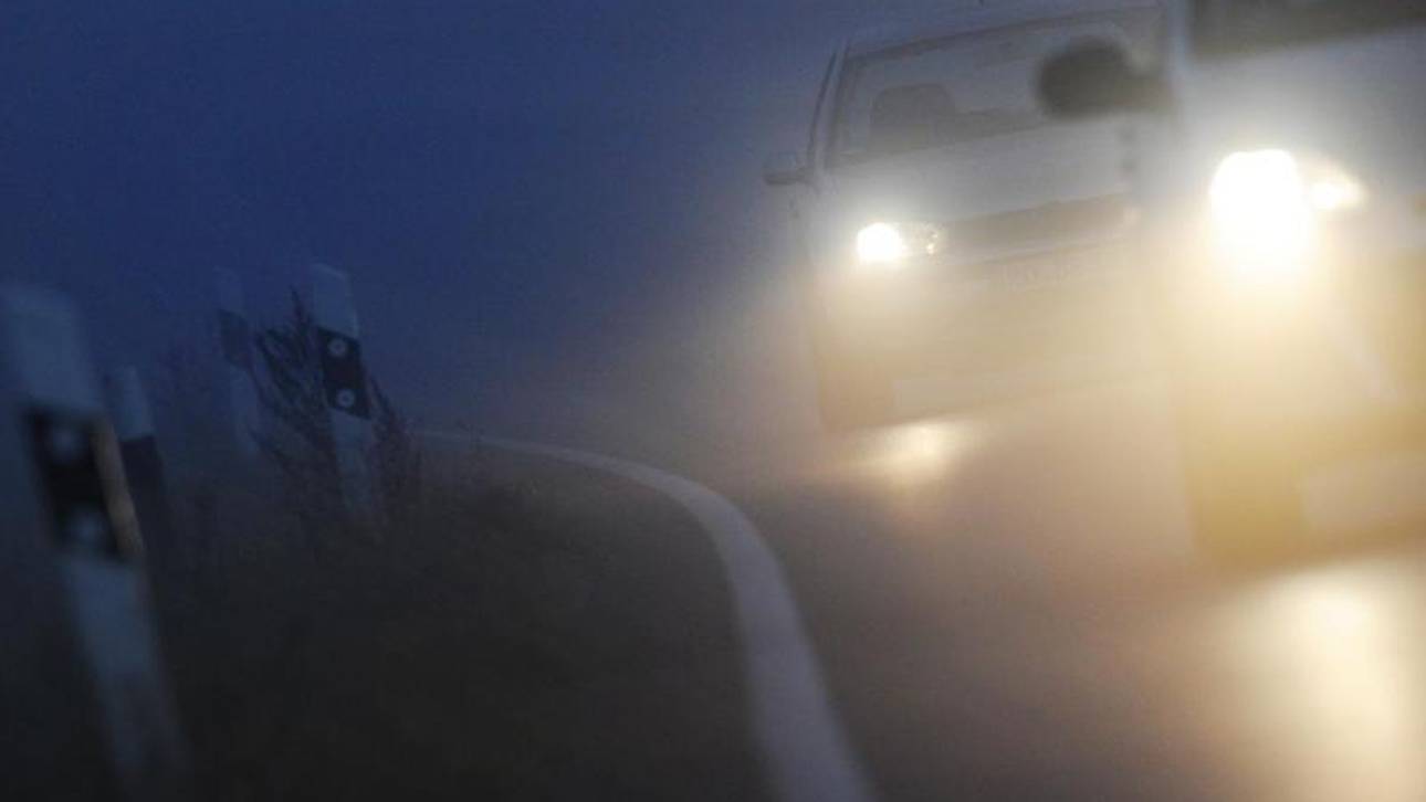 Bei Nebel und früher Dunkelheit müssen sich Autofahrer im Herbst noch vorsichtiger verhalten