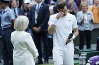 Andy Murray wird nach seiner Niederlage im Doppel an der Seite seines Bruders frenetisch gefeiert. Die Stars geben sich ein Stelldichein, viele Tränen fließen.