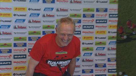 Für den SC Freiburg und Christian Streich geht es nach einer erfolgreichen Saison in den Urlaub. Zum Abschluss erzählt der Freiburg-Coach noch einmal eine lustige Anekdote.