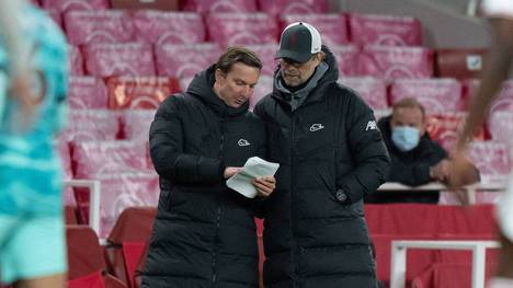 Steckt Jürgen Klopps Assistent Pep Lijnders (l.) hinter der Liverpool-Krise?
