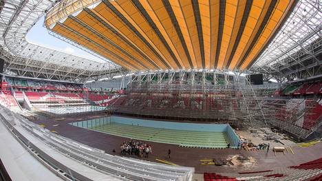 Im Innern der 45.000 Zuschauer fassenden Kasan-Arena ist eine Schwimm-Halle errichtet worden