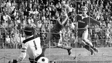 Uli Hoeneß (r.) erzielte den 6:5-Siegtreffer 1976 in Bochum