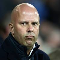 Der Coach bestätigte Verhandlungen zwischen seinem Klub Feyenoord Rotterdam und dem FC Liverpool.