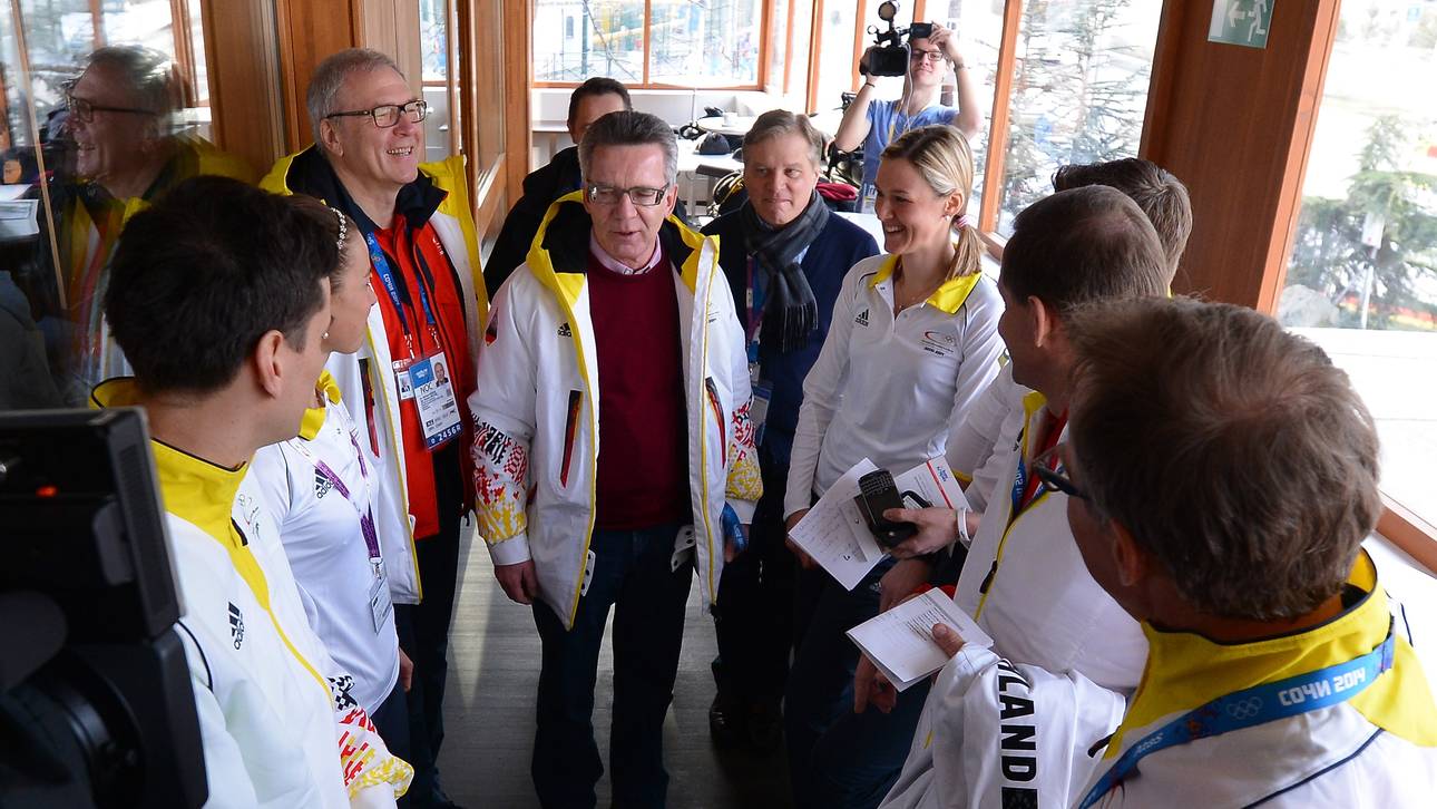 De Maiziere besucht Olympia-Team