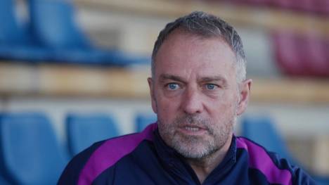 Hansi Flick steht vor seinem 100. Spiel als Trainer des FC Barcelona. Die Zusammenarbeit mit der Mannschaft sei wie in einer Familie, beschreibt der Coach sein Engagement bei den Katalanen.