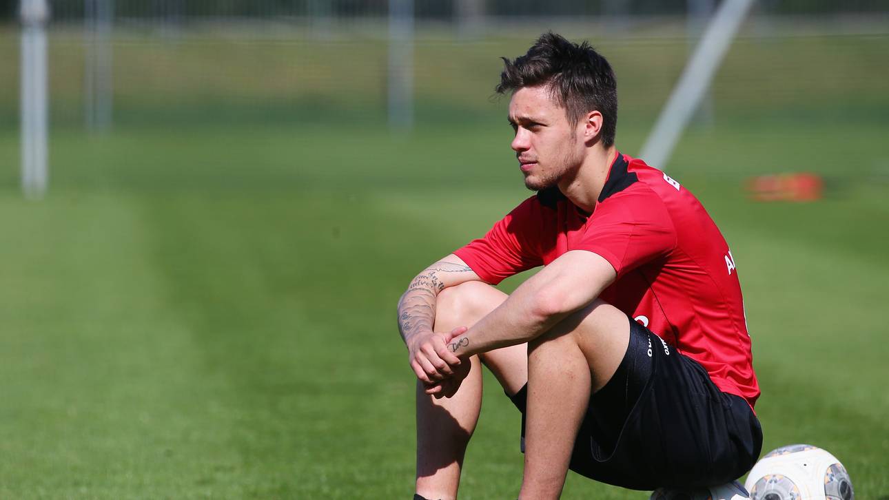 Tschechien mit Kadlec bei Heim-EM