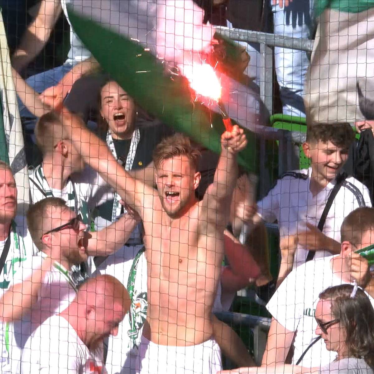 Füllkrug mit Pyro! Werders Aufstiegs-Eskalation im Video