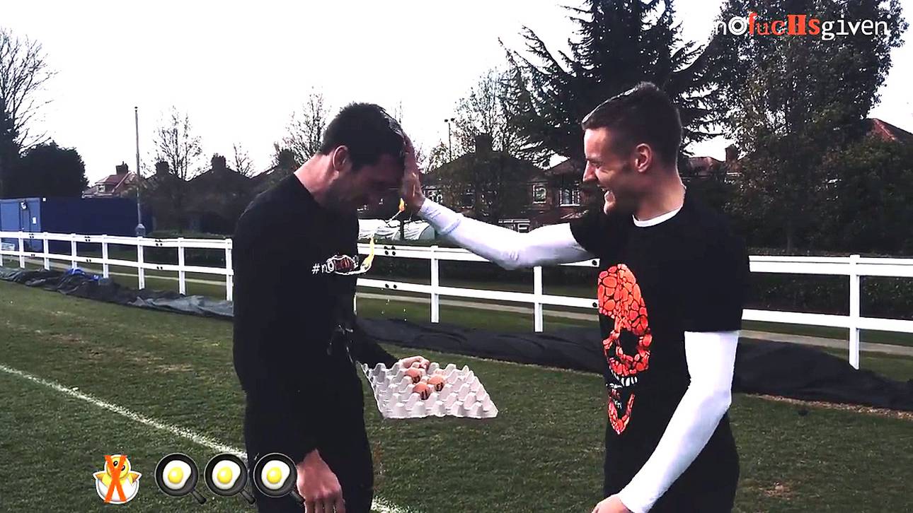 Fuchs und Vardy spielen Ei-Roulette