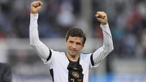 Eigentlich schon ausgemustert, später selbst fast schon zurückgetreten. Der 124malige Nationalspieler Thomas Müller, der in seiner einzigartigen Karriere so gut wie jeden Titel gewonnen hat, ist ein unglaubliches Stehaufmännchen und ein ganz wichtiges Puzzleteil in den Planungen des neuen Bundestrainers Nagelsmann. 