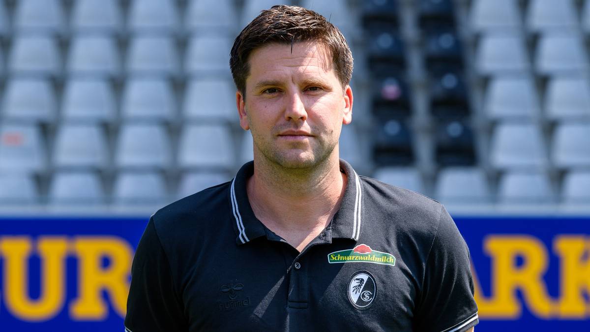 Auch beim SC FREIBURG zählt ein junger Ex-Profi zum Assistenzteam von Christian Streich: Es besteht aus Patrick Baier, Lars Voßler und FLORIAN BRUNS. Bruns kam 2017 vom SV Werder Bremen in seine alte Wahlheimat - und begeisterte
