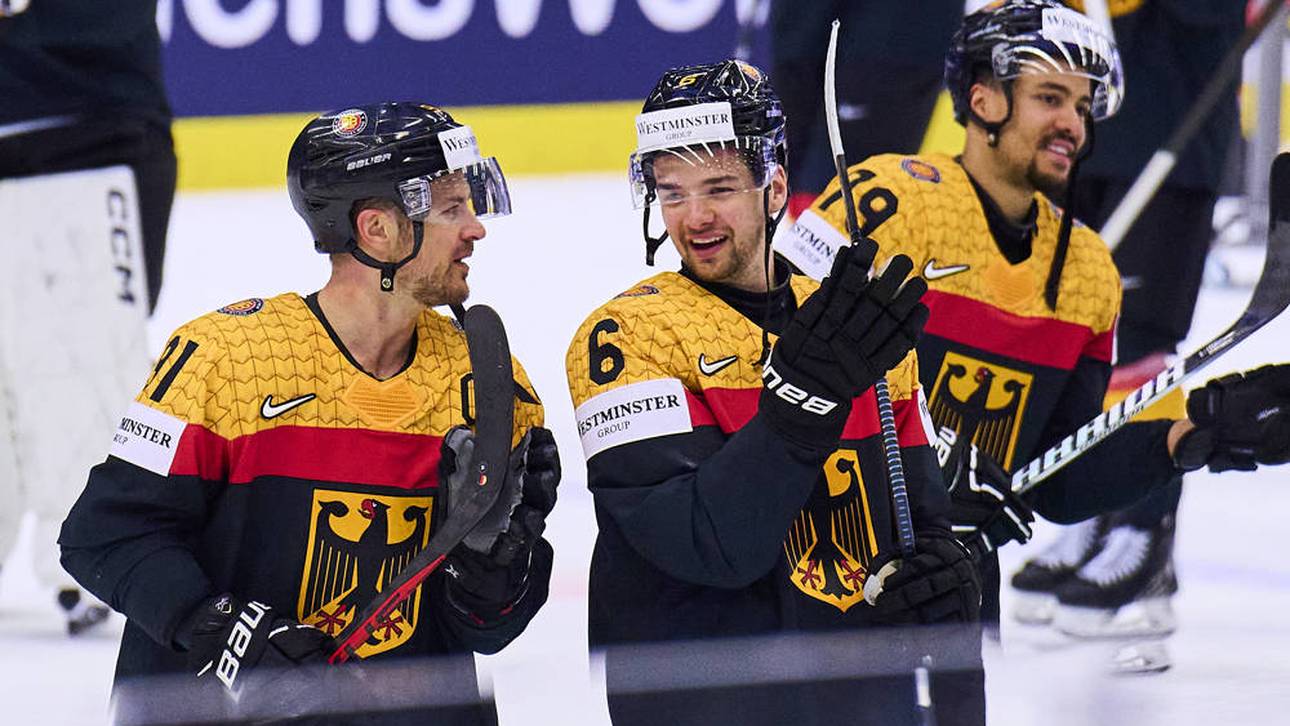 Das DEB-Team feiert den 8:1-Sieg über Lettland