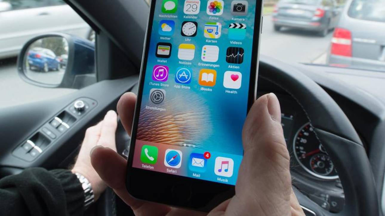 Was droht bei Handynutzung am Steuer?