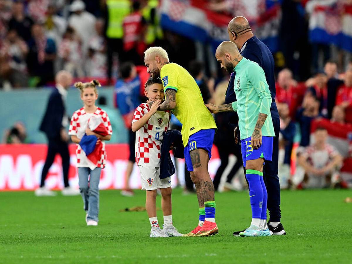 WM 2022 Rührende Szene nach Brasilien-Aus! Neymar wird von Perisic-Sohn getröstet