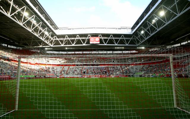 Stadion Von Fortuna Dusseldorf Heisst Kunftig Merkur Spielarena