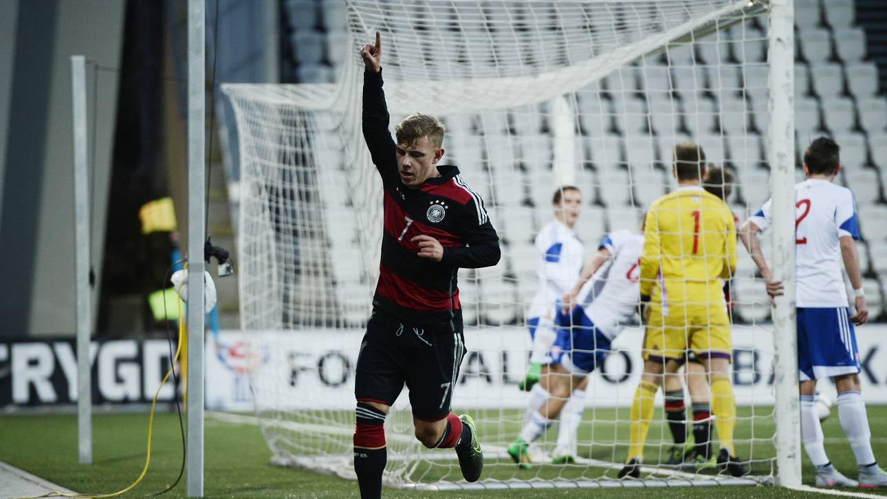 U21 schießt sich auf Platz eins