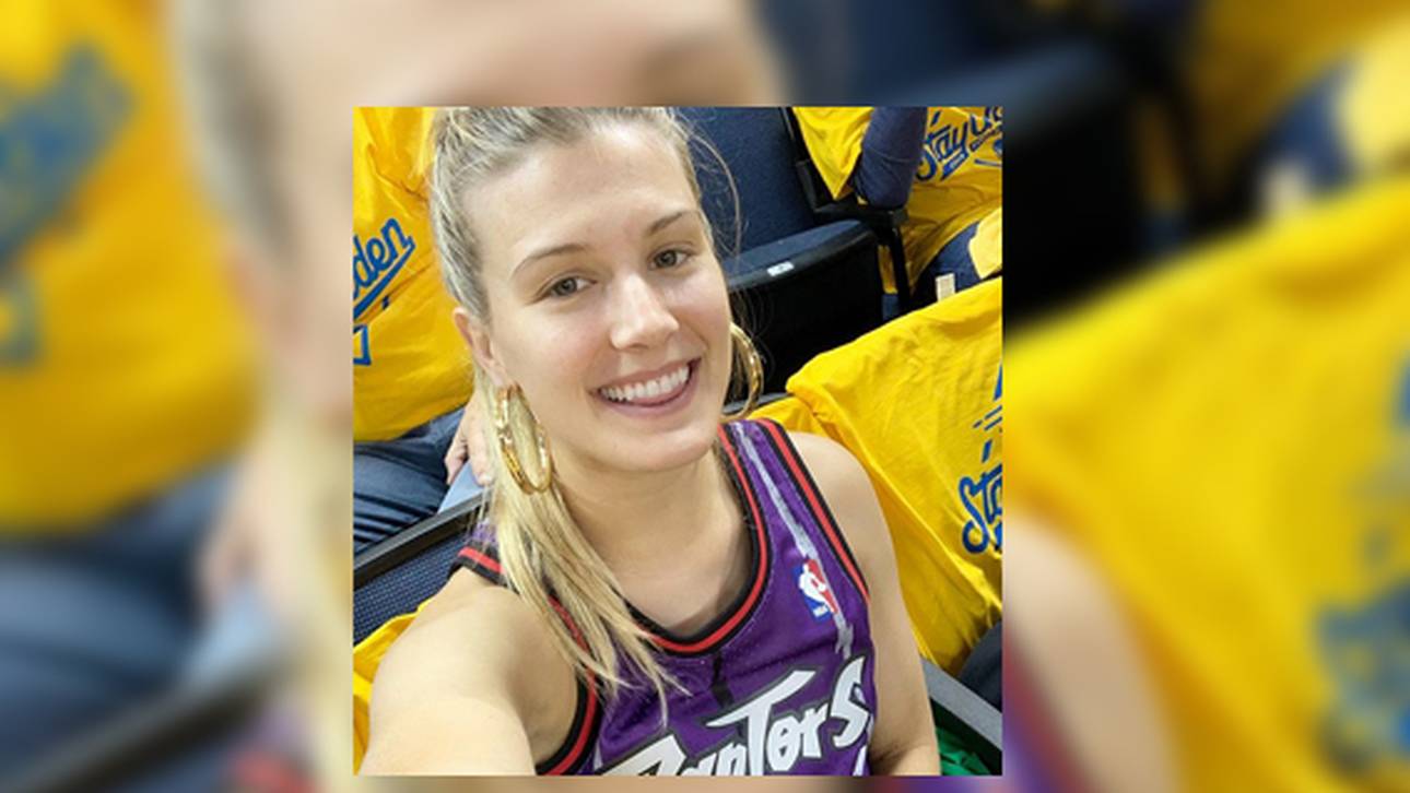 Tennis-Beauty feiert die Raptors