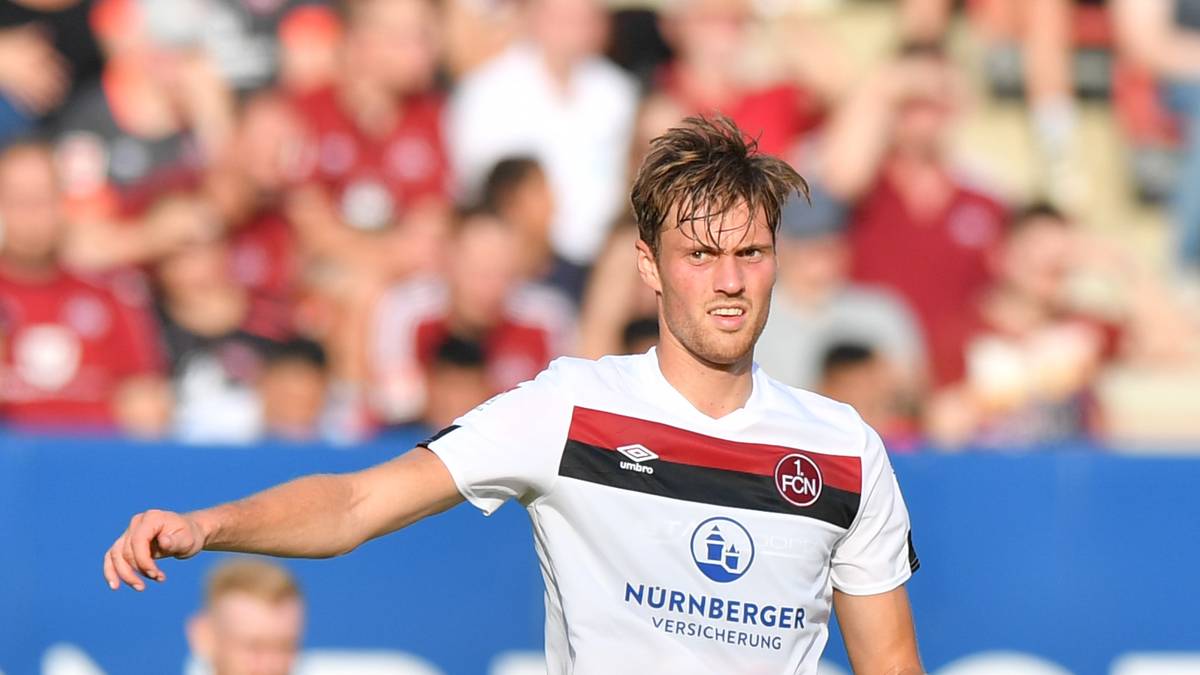 In eine ähnliche Kategorie fällt der dänische U21-Nationalspieler Asger Sörensen von RB Leipzig