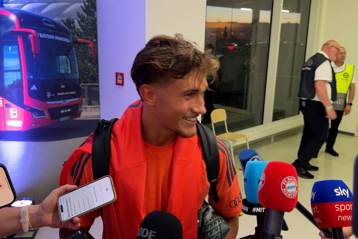 Tom Bischof spricht über den fulminanten Testspielsieg gegen die Tottenham Hotspur. Bei einer Frage zu Leon Goretzka bügelt der Youngster einen Reporter ab.