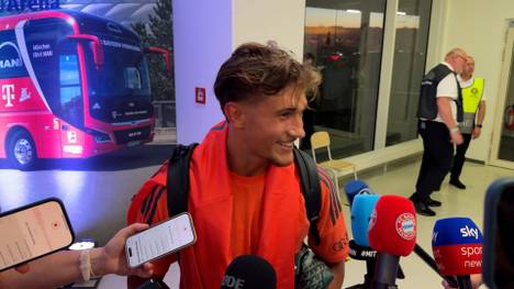 Tom Bischof spricht über den fulminanten Testspielsieg gegen die Tottenham Hotspur. Bei einer Frage zu Leon Goretzka bügelt der Youngster einen Reporter ab.