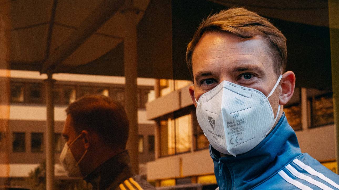 Mittels QR-Code können sich Sportler wie Manuel Neuer am Sportplatz registrieren. Kontakte bleiben so auf dem Vereinsgelände nachverfolgbar