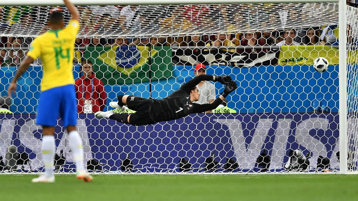 YANN SOMMER (SCHWEIZ): Auch Sommer dürfte seinen Marktwert dank der vielen Paraden gegen die Selecao verbessert haben. Zwar hat der Keeper in Gladbach noch einen langfristigen Vertrag, doch ab einem gewissen Betrag dürfte auch Manager Max Eberl hellhörig werden 