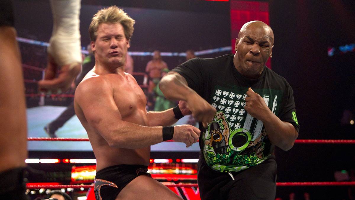 11. JANUAR 2010 - Mike Tyson ist wieder da, natürlich nicht ohne die Fäuste fliegen zu lassen. Diesmal bekommt Chris Jericho eine Rechte ab