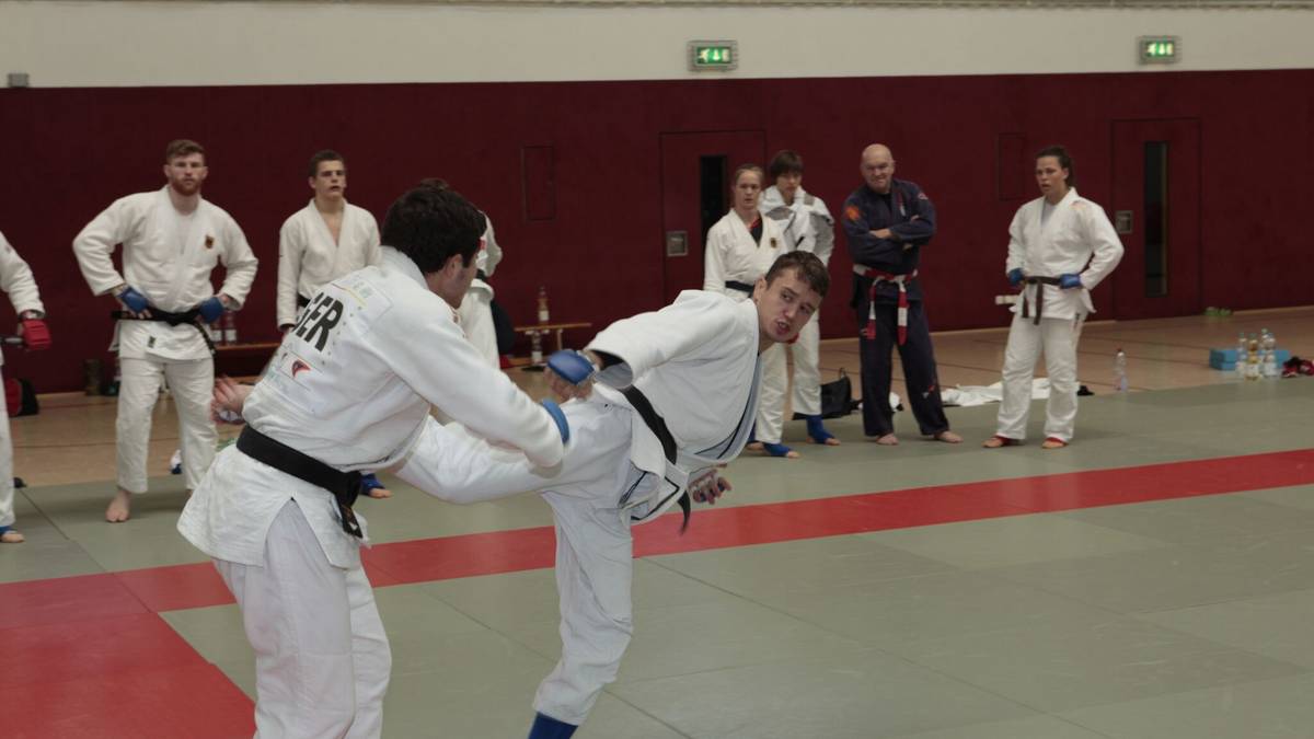 JU-JUTSU: Auf der Ju-Jutsu-Matte ist Roman Apolonov einfach nicht zu schlagen. Der 24-jährige Sportpolizist gewann dreimal in Folge die Weltmeisterschaft in der Klasse bis 62 Kilo. Seine letzte Goldmedaille holte der Modellathlet ausgerechnet in Breslau. Wenn das kein gutes Omen für die World Games ist