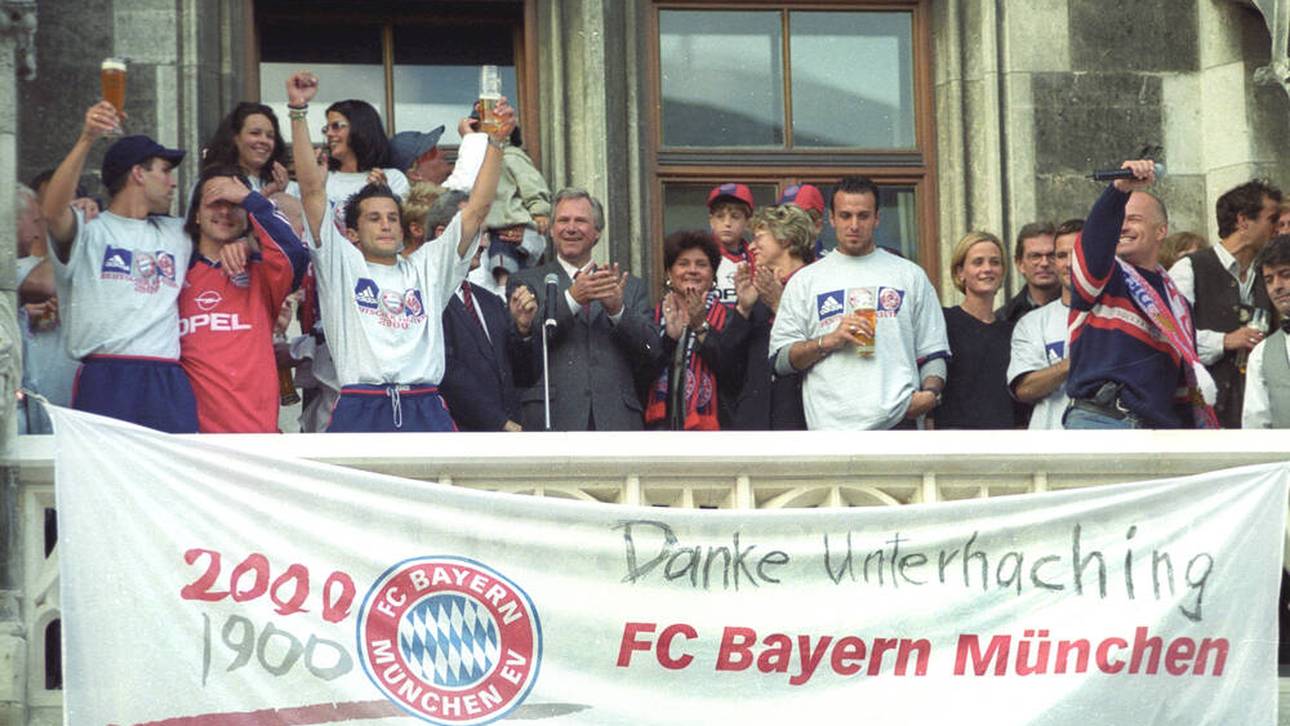 Die Münchner bedankten sich auf ihrer Meisterfeier bei Unterhaching für die Schützenhilfe
