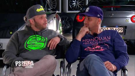 Andrea, 22 Jahre alt, blond, hübsch und Mechanikerin in der Ausbildung bei Mercedes Benz, sucht einen.....Mercedes!!! Andreas Problem: Die Verkäufer nehmen das „junge Blondchen“ nicht ernst. Also wird die junge Auszubildende von Frauenversteher Sidney begleitet, um in die „Kunst des Verhandelns“ eingeführt zu werden. Andreas maximales Budget beträgt 7.000 €. Zur Auswahl stehen: Eine C-Klasse, eine A-Klasse und der Exot, das Einzelstück: Ein PT Cruiser. Für welches Auto wird sich Andrea entscheiden und welcher Wagen genügt den Ansprüchen der jungen Mechanikerin?