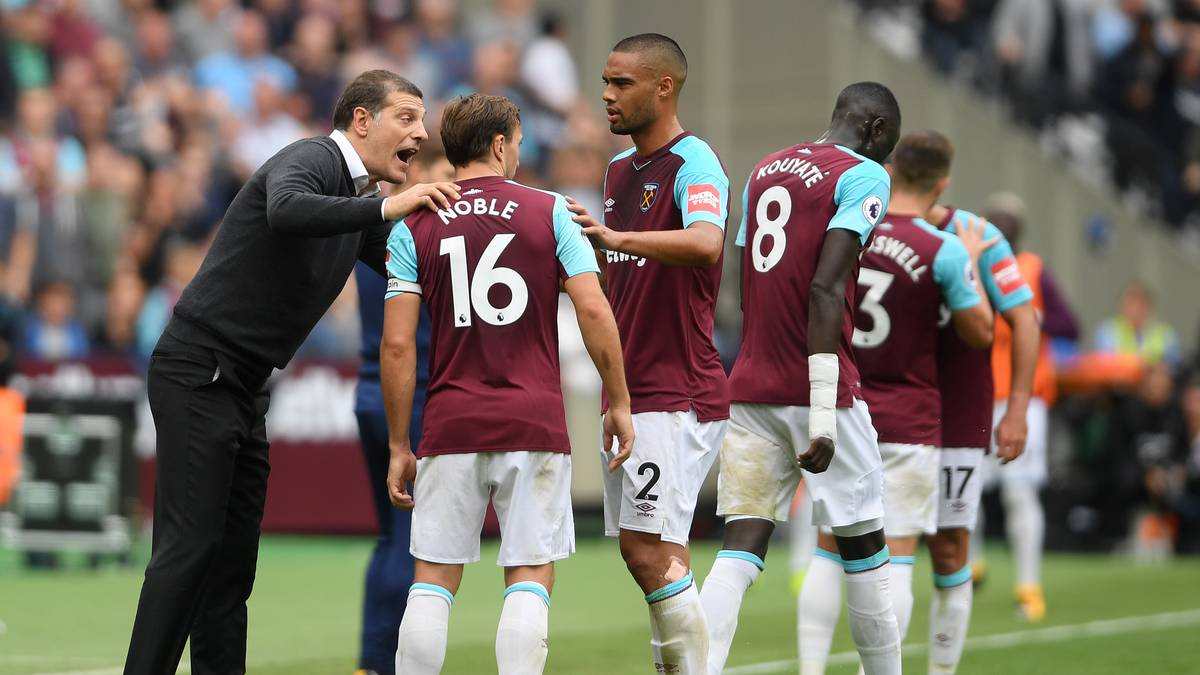 18. WEST HAM UNITED (mit Ex-Coach Slaven Bilic, l.): 324 Millionen Euro, 2017: 303 Millionen Euro