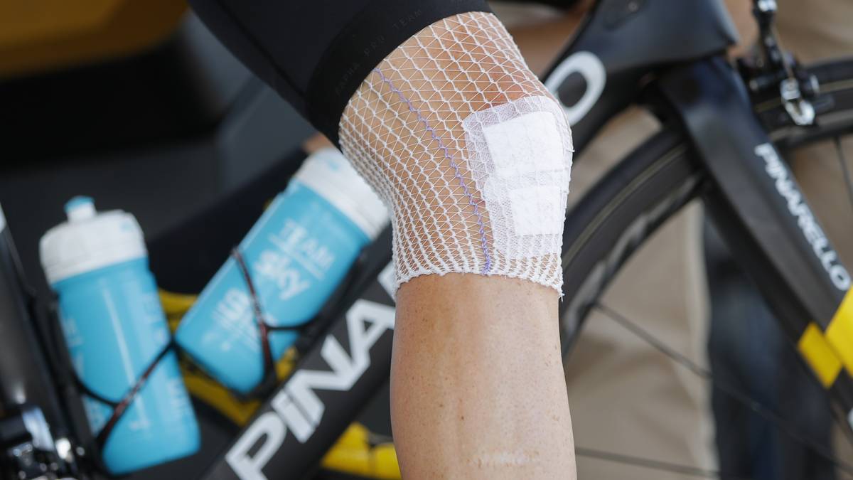 Die Fahrer sind von den Strapazen der vergangenen Tage gekennzeichnet. Äußeres Anzeichen von Froomes Sturzfolgen am vorigen Tag war unter anderem ein Verband am Knie
