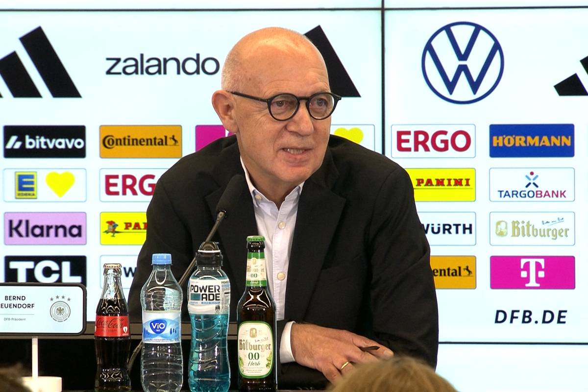 Hier bestätigt der DFB-Präsident Klopp als Bundestrainer 