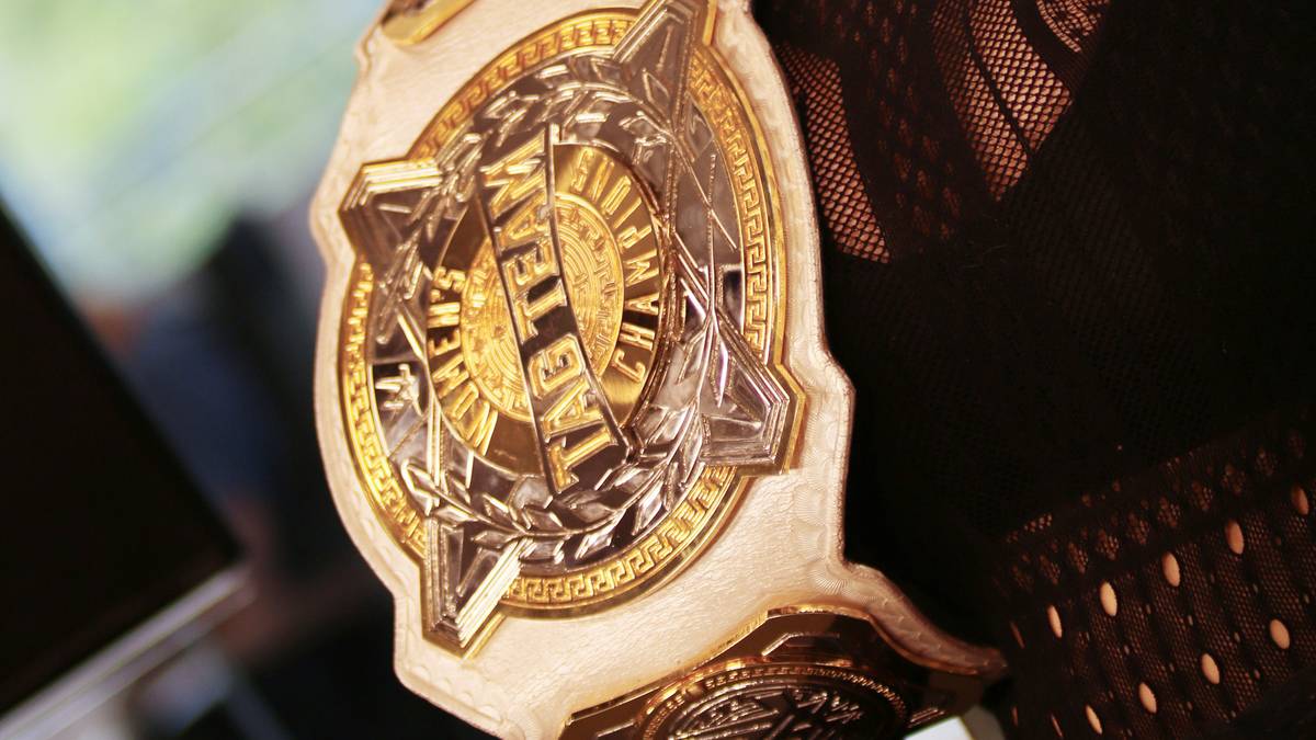 Im SPORT1-Gespräch verrät Bliss unter anderem: "Ich schaue mir viel von anderen Menschen ab. Wenn mir jemand auf die Nerven geht, kann ich mir gerne was abschauen - denn das ist bei WWE ja auch mein Job"