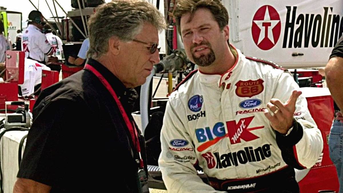  Was auch zu Mario gehört: Der "Andretti-Fluch", denn seit 1969 hat nach Marios Erfolg kein Andretti mehr beim Indy gewonnen, auch wenn es seine beiden Söhne Michael und Jeff, sein Neffe John sowie sein Enkel Marco Andretti oft genug probiert haben