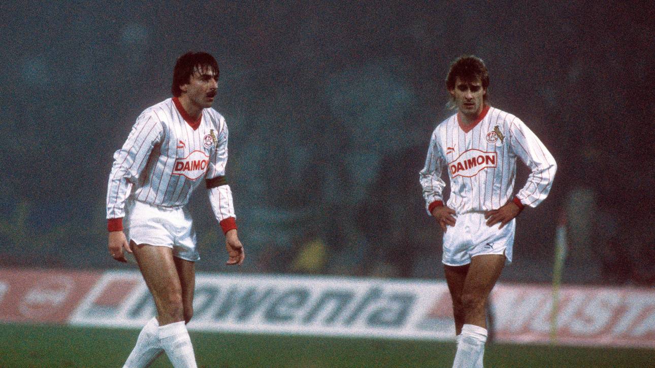 Mit Klaus Allofs (l.) beim Freistoß - Pierre Littbarski spielt in der Bundesliga nur für Köln