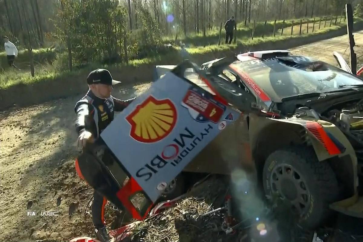 Dreifacher Überschlag! Mega-Crash bei Tänaks Sieg
