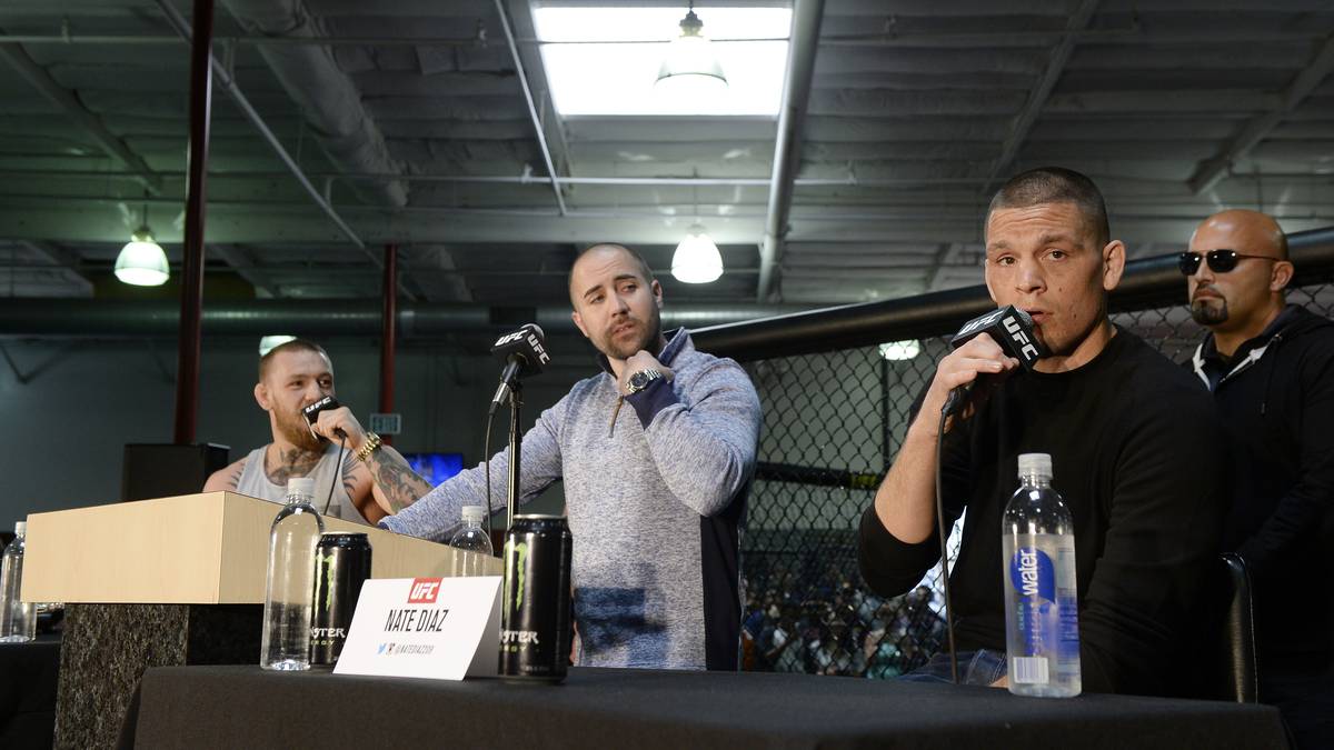 Vor seinem Kampf gegen Nate Diaz 2016 endete eine Pressekonferenz damit, dass Diaz mit seiner Entourage den Saal verließ und McGregor auf dem Weg den Stinkefinger und andere Verhöhnungen entgegen hielt