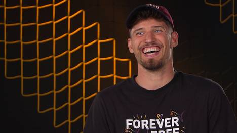 In der Gruppenphase der Champions League trifft der BVB auf Manchester City und damit auch auf Erling Haaland. Torhüter Gregor Kobel scherzt über das Wiedersehen mit dem Norweger. 