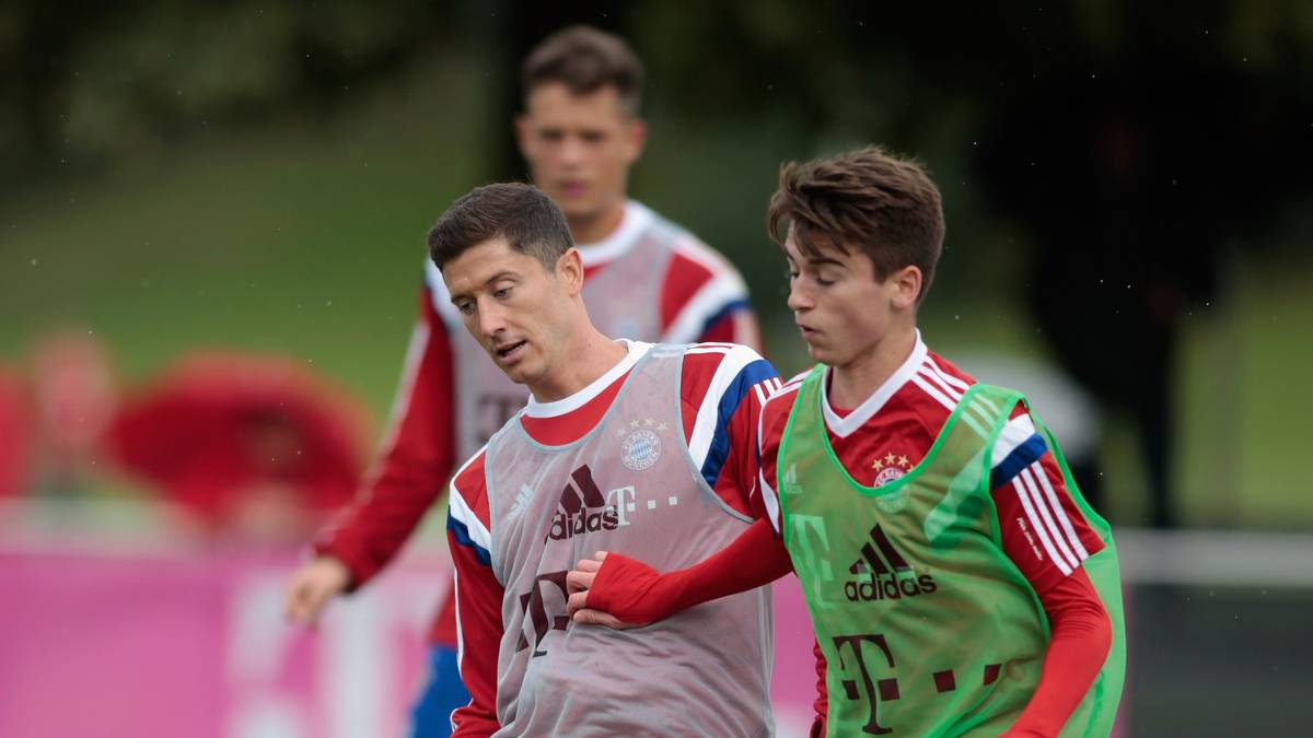 ....trainierte an der Seite von Robert Lewandowski (Bild l.) mit und wurde einmal in den Kader nominiert. Doch so richtig wollte es nicht klappen bei den Profis. Der Youngster absolvierte ein Probetraining beim Schweizer Erstligisten FC Luzern, wo Ex-Bayern-Profi Markus Babbel Trainer war. Doch auch dort schaffte Scholl nicht den Durchbruch