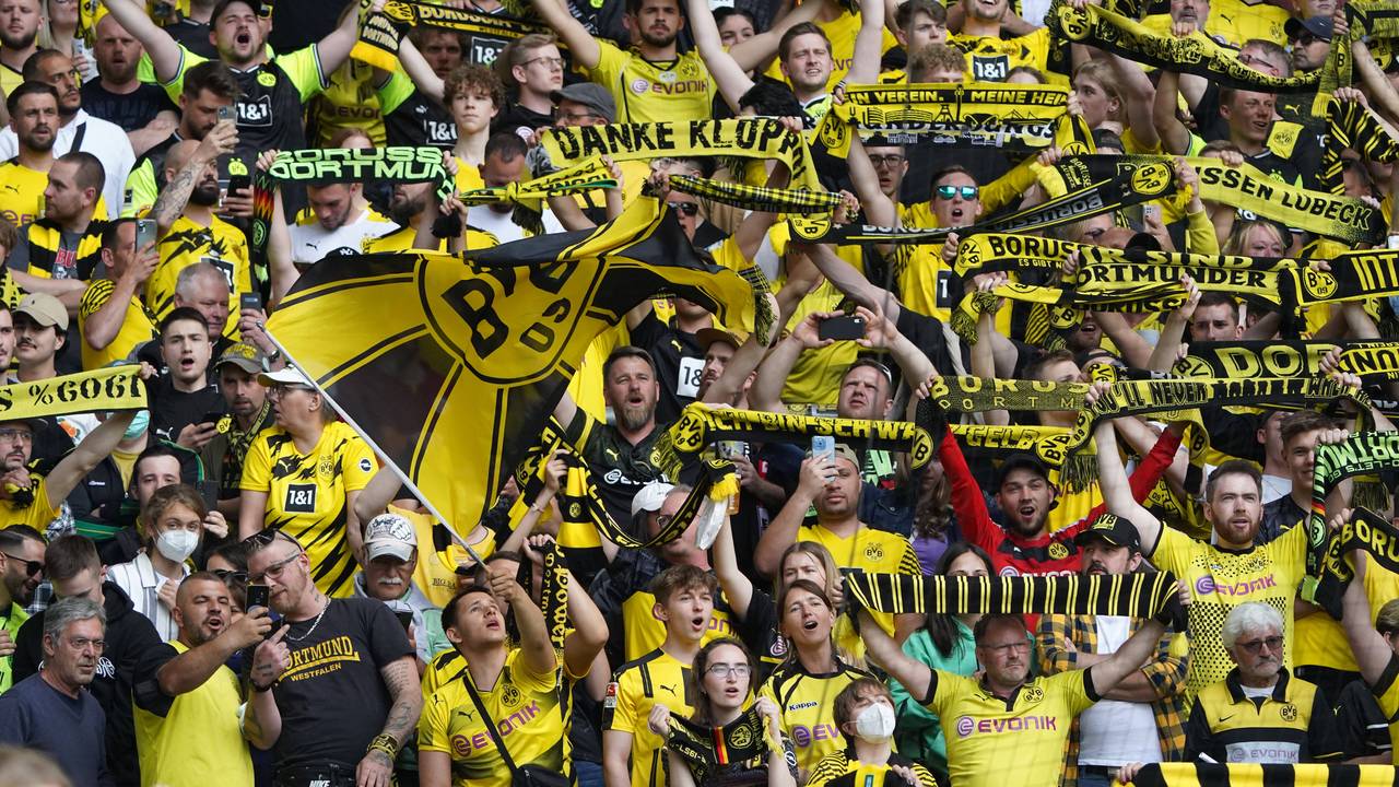 So teuer sind die Dauerkarten der Bundesligisten
