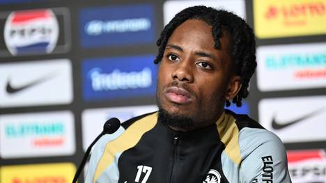 Nachdem 80 Millionen Abgang von Stürmer-Star Omar Marmoush, hat Eintracht Frankfurt den nächsten vielversprechenden Stürmer eingetütet. Der Franzose Elye Wahi kommt für eine Rekordsumme von Olympique Marseille und soll zukünftig die Marmoush-Rolle adäquat ersetzen.