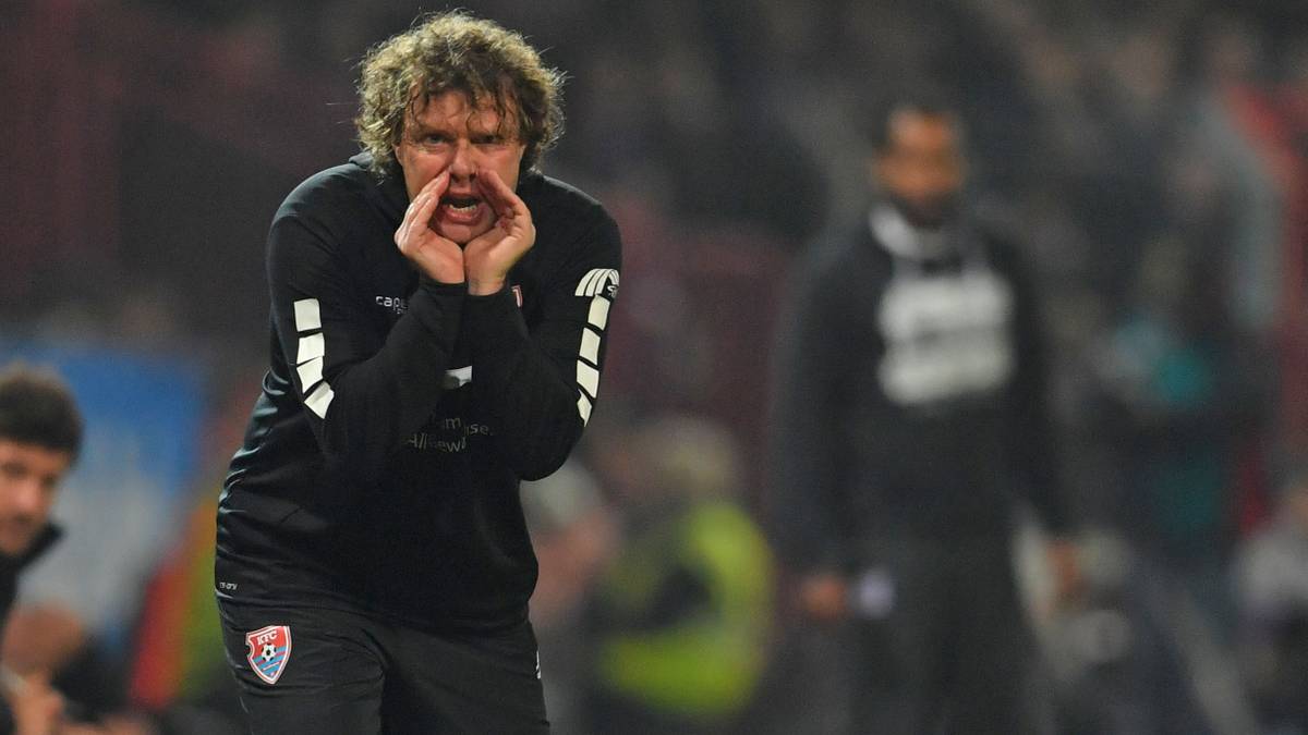 1. FC MAGDEBURG: Der Drittligist trennte sich von Trainer Stefan Krämer. "In Analyse der großen Leistungsschwankungen unserer Mannschaft in der Vorrunde sehen wir unsere Entwicklungsziele gefährdet", sagte Geschäftsführer Mario Kallnik