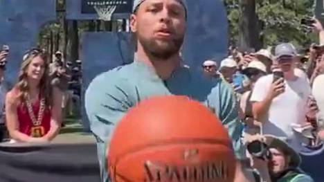 Stephen Curry beweist bei der American Century Championship nicht nur seine Golf-Künste, sondern auch seine Skills mit dem Basketball.