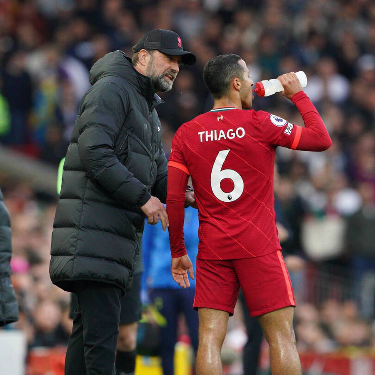 Thiago berichtet von seiner Zusammenarbeit mit Jürgen Klopp beim FC Liverpool - und verrät, was beide gemeinsam haben.