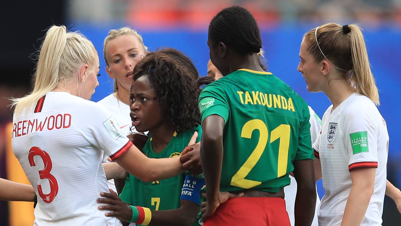 Neville rechnet mit Kamerun ab